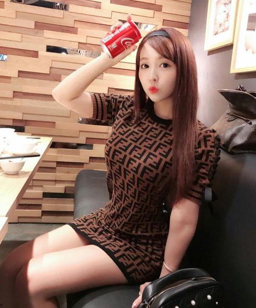 国产区在线三上悠亚,魅力四溢，人气飙升的宅男女神