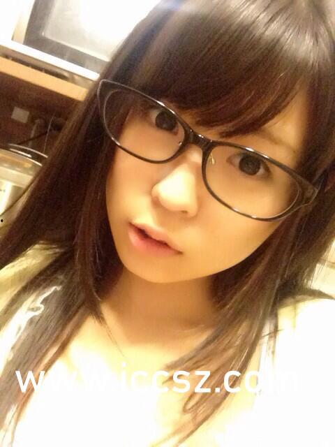 por在线 自拍 国产 欧美,国产与欧美自拍现象解析